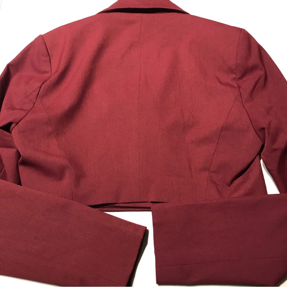 House of Harlow 1960 Cropped Blazer in Deep Burgundy - Picture 6 of 6